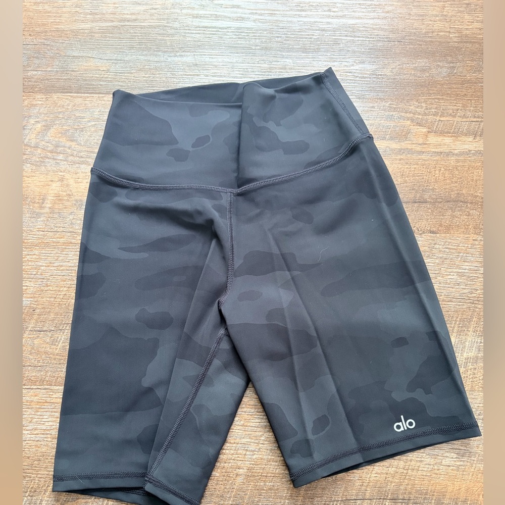 Alo yoga biker shorts